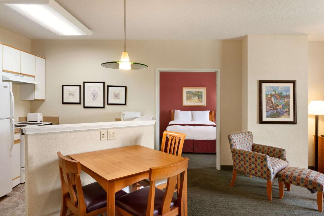 Baymont By Wyndham Wichita East Hotel Luaran gambar